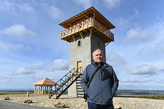 Nová rozhledna na kopci Tu�ín na P�erovsku byla navr�ená ve spolupráci s...