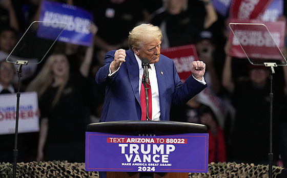 Donald Trump b�hem mítinku v Arizon� (13. zá�í 2024)