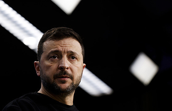 Ukrajinský prezident Volodymyr Zelenskyj na tiskové konferenci po jednání...