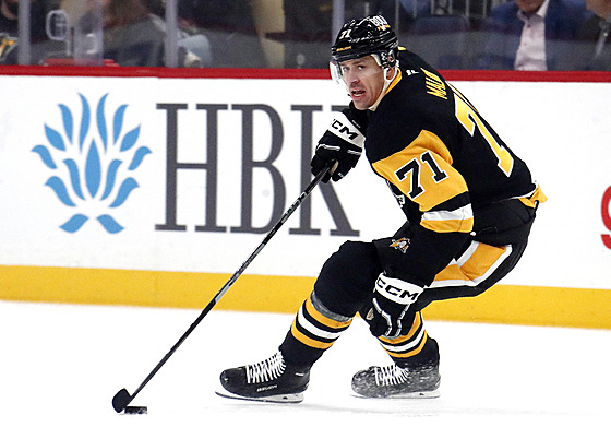 Úto�ník Jevgenij Malkin z Pittsburghu u puku
