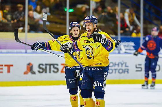 Zlínský Luká� Válek se raduje z gólu v utkání proti Litom��icím.