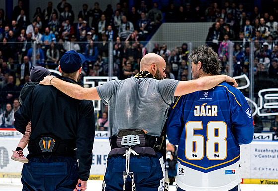 Kladno, 13. 10. 2024. Rytí�i Kladno - HC Olomouc. Zprava Jaromír Jágr, kapitán...