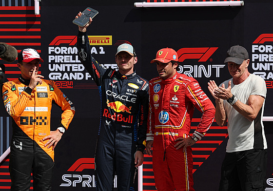 Max Verstappen se raduje z vítzství ve sprintu Velké ceny USA.