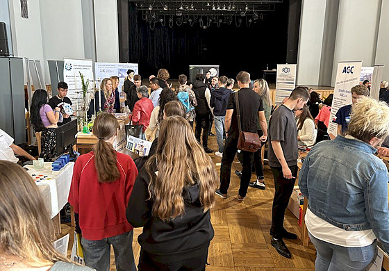 �áci ze v�ech základních �kol na Ústecku se p�i�li podívat na veletrh...