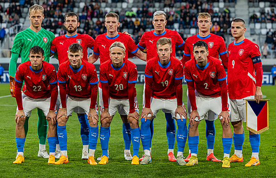 etí fotbalisté ped utkáním s Litvou v kvalifikaci ME hrá do 21 let.