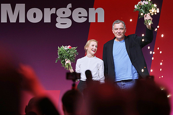 N�mecká strana Levice (Die Linke) si na sjezdu do �ela zvolila noviná�ku Ines...