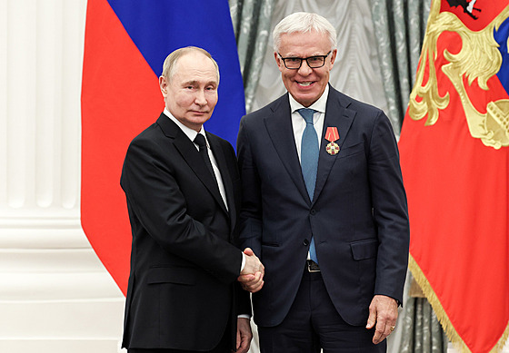 Vjaeslav Fetisov ovnený ádem Alexandra Nvského, pedal mu ho samotný...