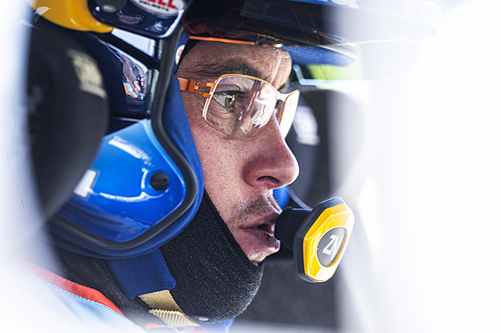 KONCENTRACE. Belgický závodník Thierry Neuville p�ed Chilskou rallye.