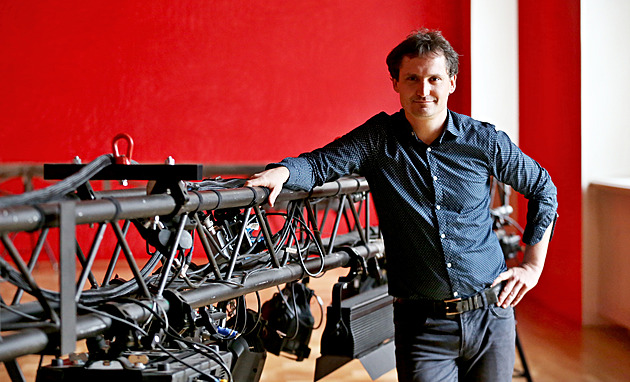 Ped dvma lety sklidil reisér tpán Pácl velký ohlas s hrou Matka. Nyní...