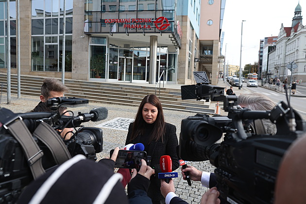 Policie podnikla razii v pražském dopravním podniku. Zadržela i jeho šéfa