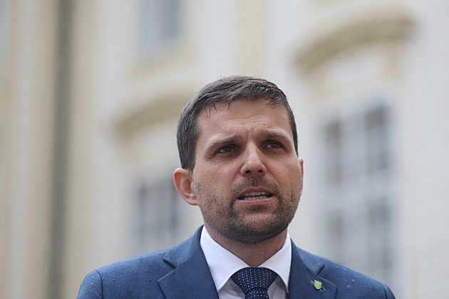 Vláda chce zjednodušit povolování staveb fotovoltaických a větrných elektráren