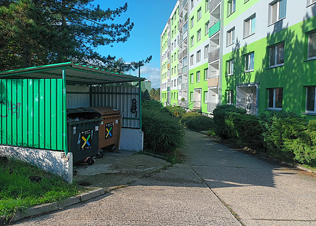 Na sídli�ti Kamenný Vrch v ústecké �tvrti St�ekov na�li v kontejneru...