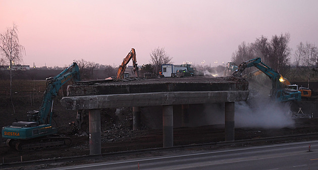 Na dálnici D10 u Brandýsa nad Labem osadí most, řidiči pojedou objížďkou