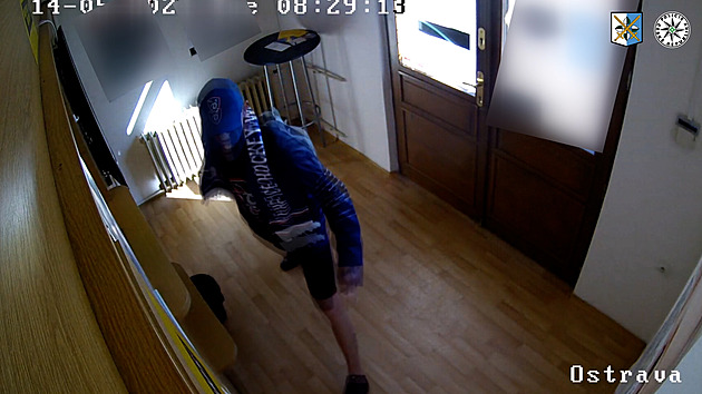 Policie dopadla lupiče z ostravské směnárny. Maskovali se jako francouzští fanoušci