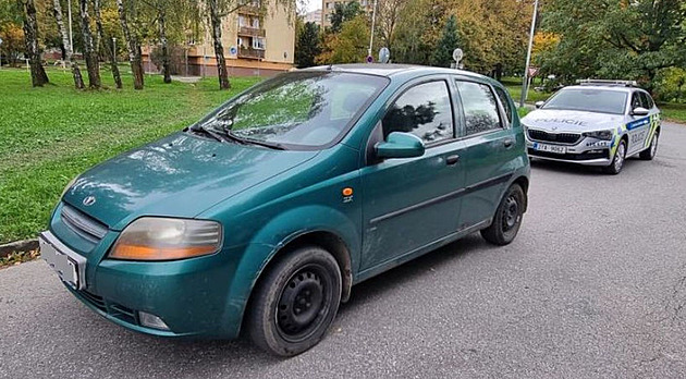 Vozidlo Daewoo, které policisté se souhlasem státního zástupce navrhli zabavit...