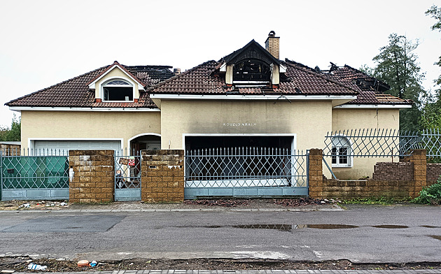 Ve vile hoelo v noci na 2. jna. Za porem stechy stoj nepozornost majitele pi manipulaci s ohnm, zjistili hasii.