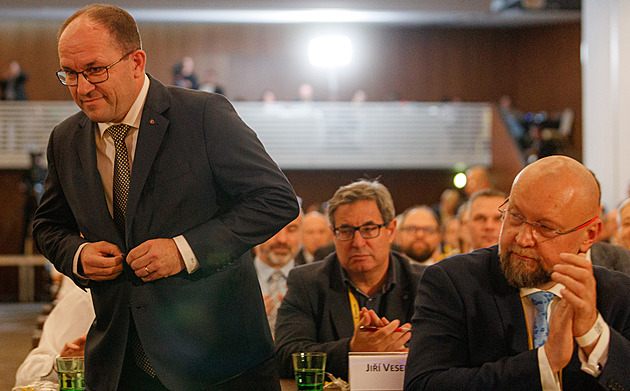Do Titaniku pořád teče. Lidovci se nezbavili svého základního problému