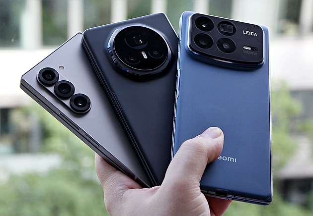 Jsou drahé a málo inovativní. Prodeje zajímavých smartphonů se zasekly
