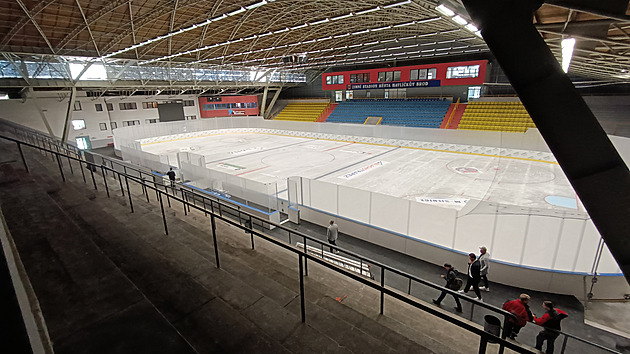 Ledová plocha v Kotlin byla pi rekonstrukci podstatn zúena, na kadé dlouhé...