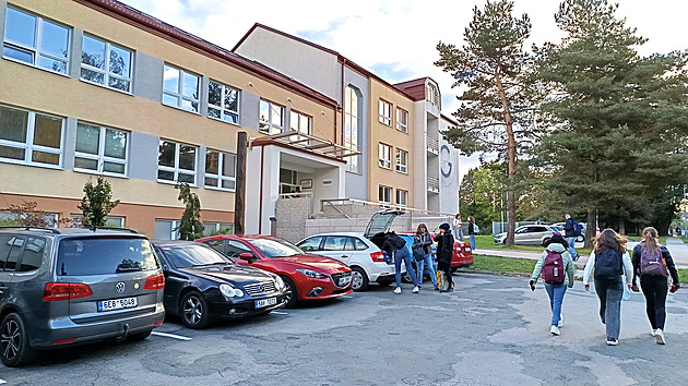 ��árské gymnázium nav�t�vuje 463 d�tí. Ty budou mít k dispozici i nové...