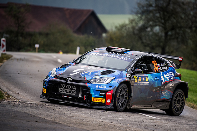 Středoevropskou rallye vede před poslední etapou Ogier, Mareš je desátý