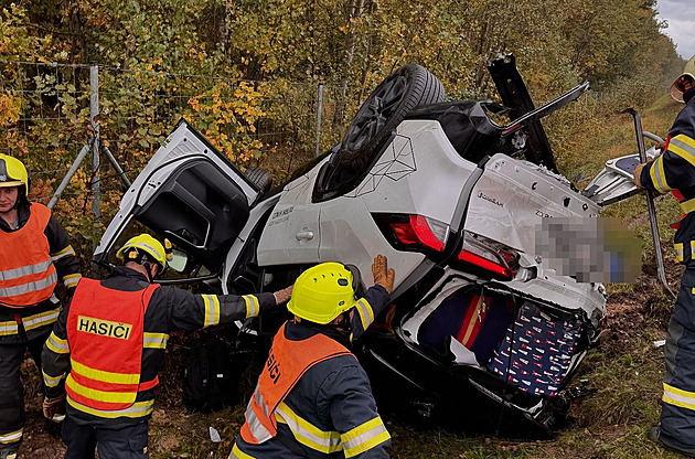 Zápasník MMA Kincl po prohraném titulu boural na dálnici, auto převrátil na střechu