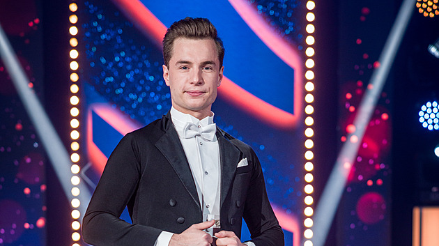 Loni málem vyhořel, teď září ve StarDance. Je to zodpovědnost, říká Oskar Hes