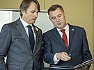 Martin Pta a Edvard Kouník pi podpisu koaliní smlouvy (16. íjna 2024)