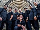 Zpvák, herec, texta a skladatel David Kraus s kapelou Gipsy brothers