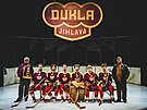 Divadeln� hra Dukla l��� po��tky slavn�ho jihlavsk�ho hokejov�ho klubu. Na...