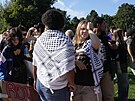 Tisícovka demonstrant� se v Milán� ú�astnila pochodu na podporu Palestiny a...
