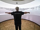 Tvrce Michal Pacina pedstavuje expozici.