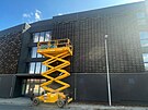 Investor za�al s obnovou uschl� zelen� fas�dy na n�zkoenergetick�m bytov�m dom�...