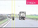 Motork uhnl po dlnici D11 na Hradec Krlov o 80 km/h vc, ne je...