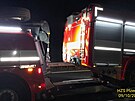 Do hasiskho vozidla, kter likvidovalo olej z nkladnho auta, narazilo na...