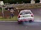 P�i rallye v Ho�ovic�ch srazilo auto div�ka