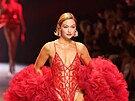 Gigi Hadidová na p�ehlídce Victoria�s Secret v New Yorku (15. �íjna 2024)