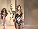 Alessandra Ambrosio na p�ehlídce Victoria�s Secret v New Yorku (15. �íjna 2024)