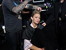 Gigi Hadidová v zákulisí p�ehlídky Victoria�s Secret v New Yorku (15. �íjna...