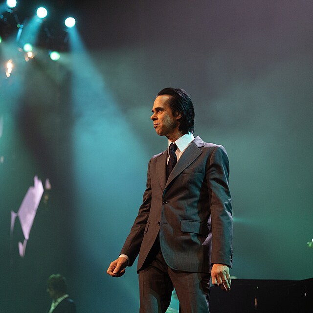 Koncert Nicka Cavea v O2 aren� (17. ��jna 2024).