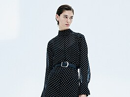 Vyu�ijte je�t� babího léta a vyneste lehou�ké �aty s jemným dezénem. Dají se...