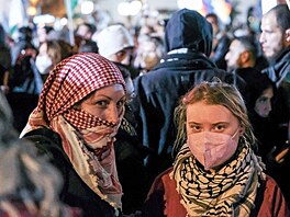 V den výro�í útoku Hamásu na Izrael se v Berlín� se�lo mnoho lidí, aby pod...