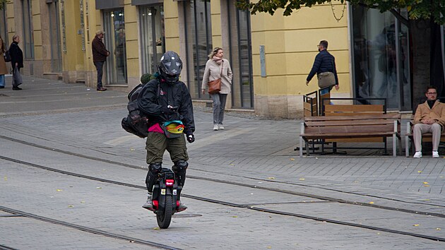 Na jednokolkaře se v brněnských ulicích nedávno zaměřili policisté. Za týden jim udělili více než dvě desítky pokut v součtu za téměř deset tisíc korun.