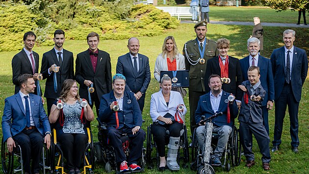 Prezident Petr Pavel se v Movn Praskho hradu setkal se sportovkynmi a sportovci, kte reprezentovali R na letnch olympijskch a paralympijskch hrch v Pai 2024.