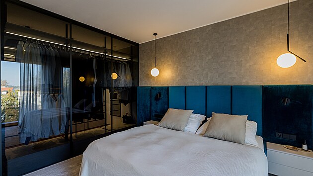 Lo�nice je stejn� jako zbytek interi�ru za��zen� v duchu minimalismu. 