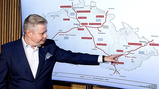 Martin vehlk, editel odboru ppravy vysokorychlostnch trat (VRT) u Sprvy eleznic esk republiky, je hostem poadu Rozstel. (13. jna 2024)