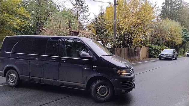 Policist� prov��uj� n�siln� trestn� �in v Plzni. V souvislosti s t�m moment�ln� intenzivn� p�traj� po mo�n�m podez�el�m mu�i � Ji��m H�jkovi. (11. ��jna 2024)