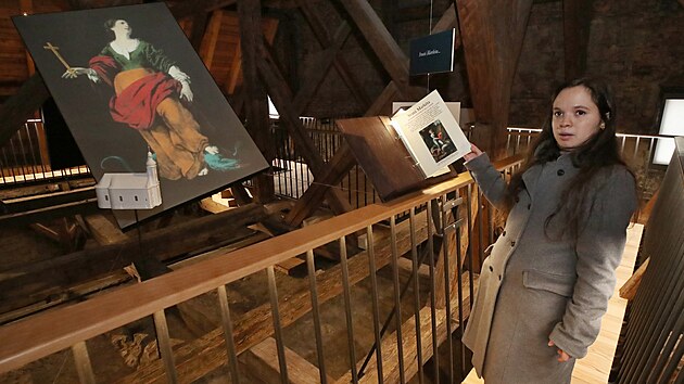 Kostel svat�ho Jana K�titele v Hlu��n� otev�el skryt� z�kout� v podkrov� a v� ve�ejnosti. Pod klenbou chr�mov� lodi �ek� expozice, kter� je v�nov�na patron�m hlu��nsk�ch kapl� a kostel�.