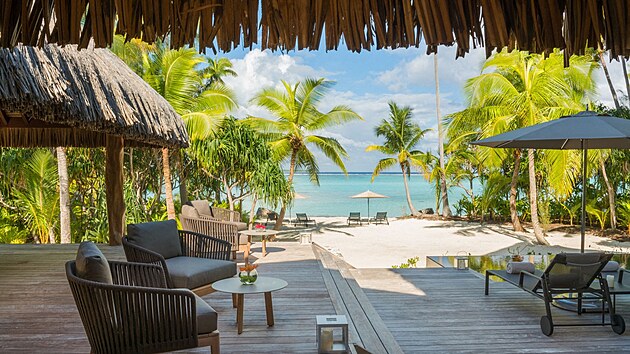 A tak� jde o ekologick� unik�t. Syst�m klimatizace toti� vyu��v� vodu z hloubky 900 metr�, co� �et�� 90 % energie.