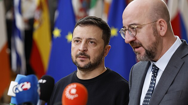 Ukrajinský prezident Volodymyr Zelenskyj a p�edseda Evropské rady Charles...